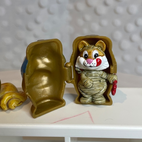 💕 3 for $10- KINDER FERRERO SURPRISE EGYPTIAN CATS - Picture 4 of 10